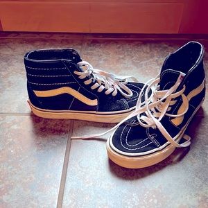Vans high top skate sneaker W 7/ big kid 5.5/ E 37